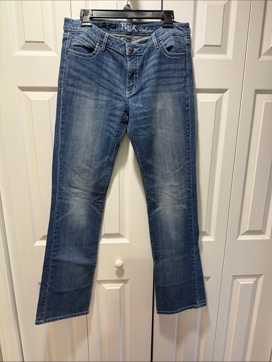 Wrangler Rock 47 Denim - Wrangler rock 47 Women's Straight Jeans in Medium Blue Wash